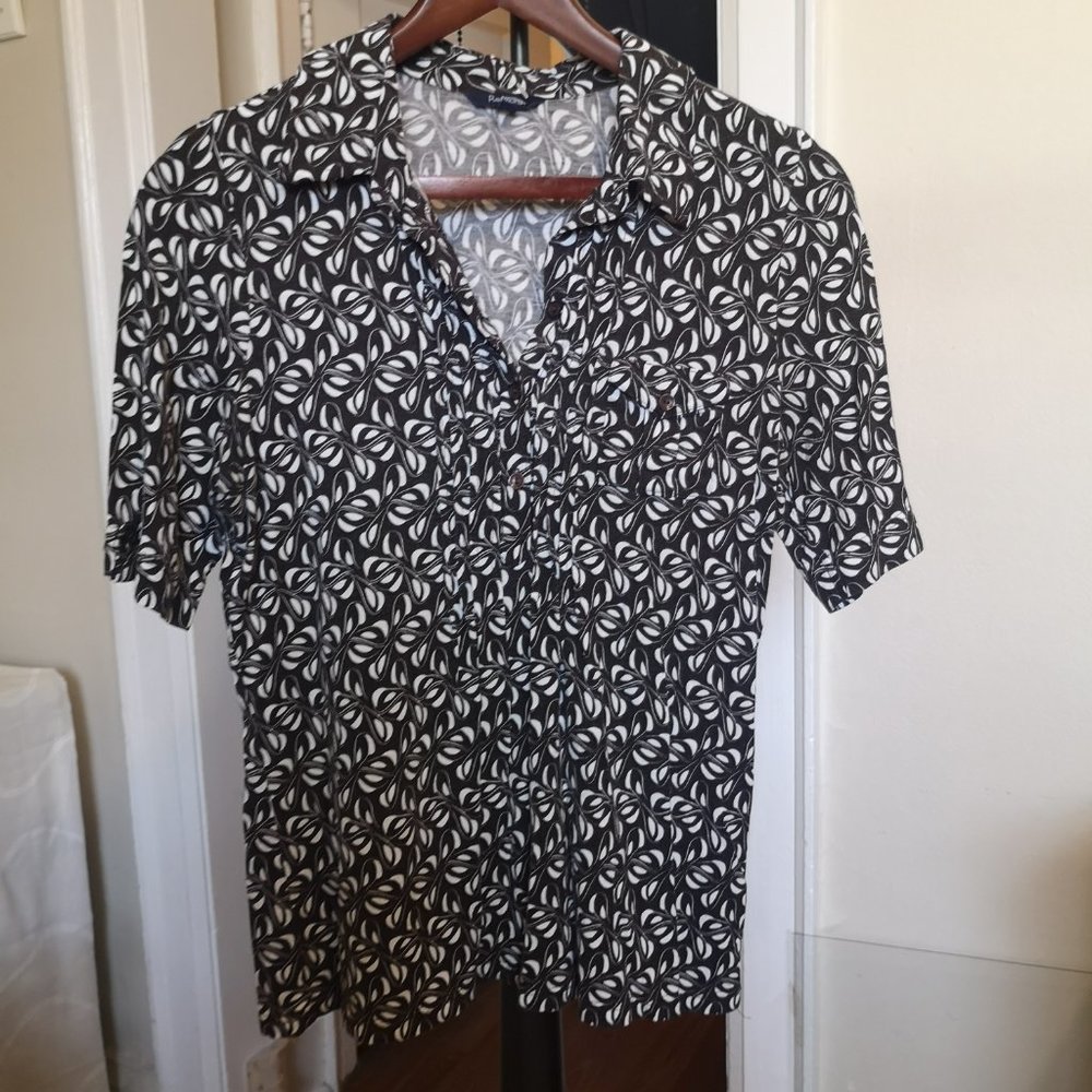 3/$20 Reitmans brown and white pattern top